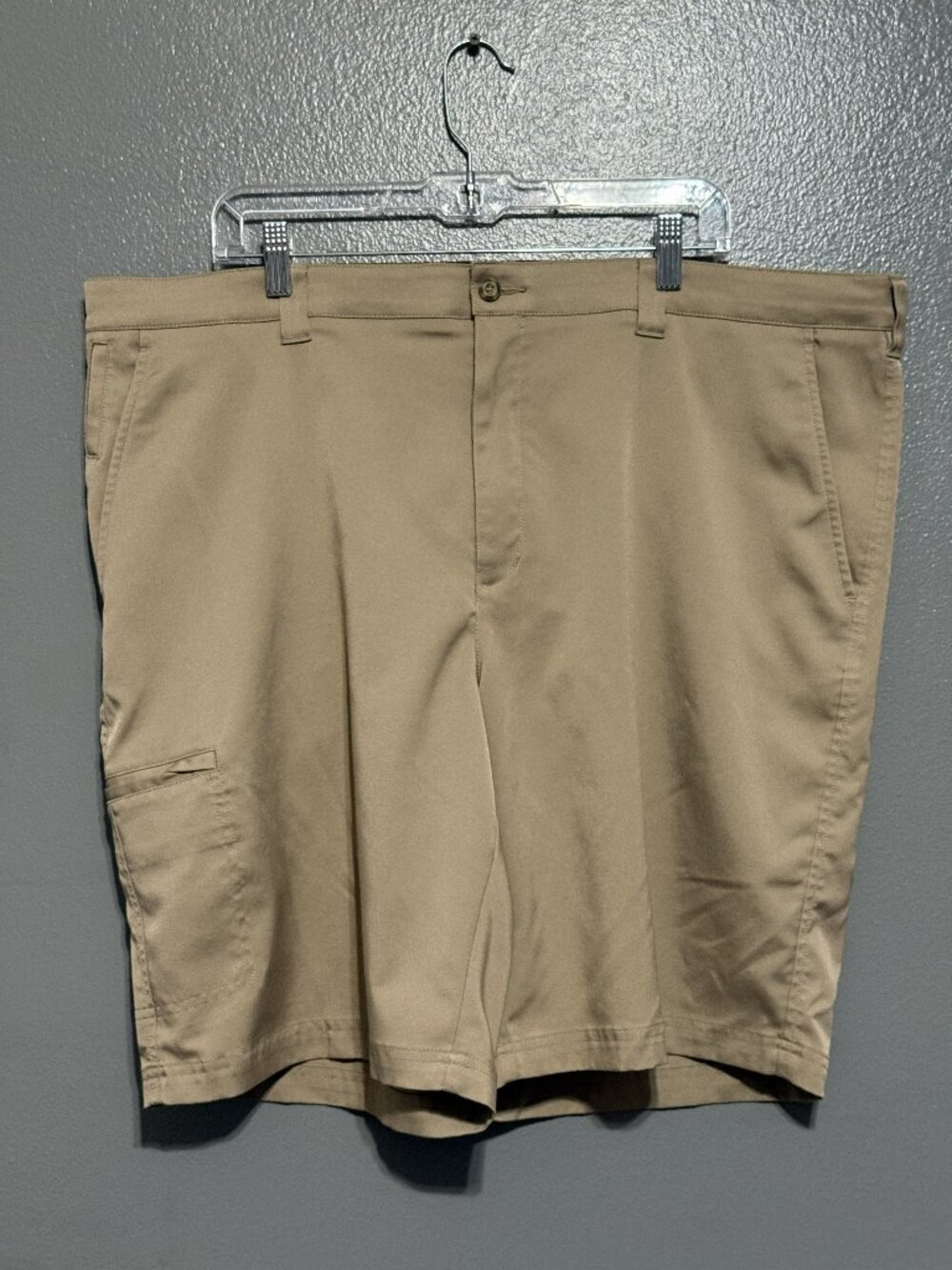 Men's PGA Tour Khaki Shorts Size 42